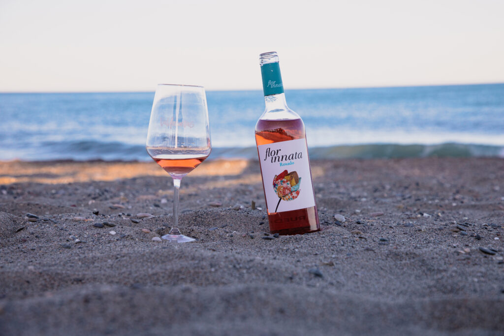 Cuándo tomar vino rosado Flor Innata Rosado en una terraza